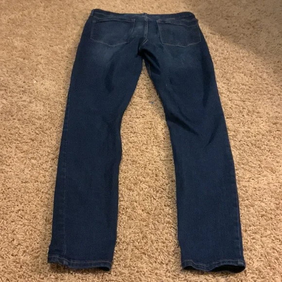 Mid rise, Old Navy Rockstar Super Skinny dark denim jeans. - Picture 2 of 2